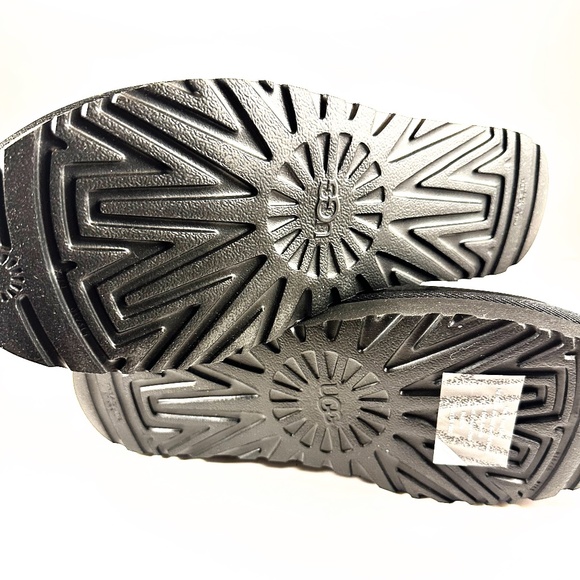NWB UGG BOOTS | SZ 10 - Picture 4 of 6
